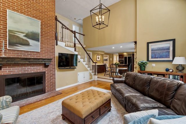9 Ladyslipper Ln, Acton, MA 01720