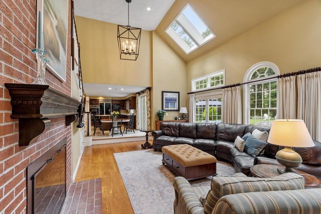 9 Ladyslipper Ln, Acton, MA 01720