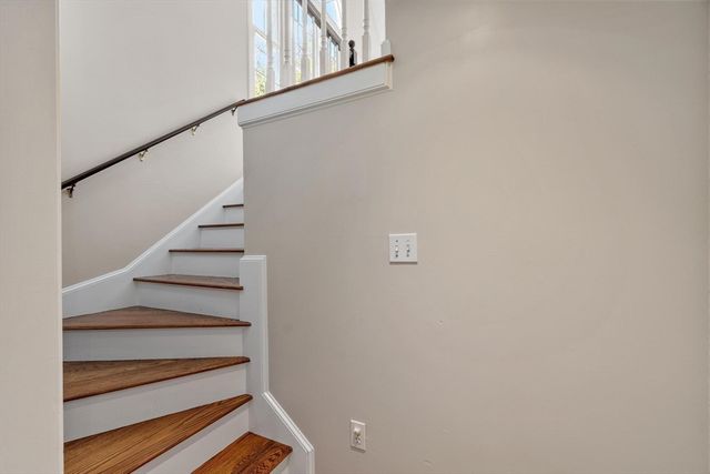 9 Ladyslipper Ln, Acton, MA 01720
