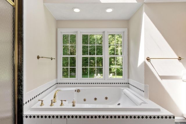 9 Ladyslipper Ln, Acton, MA 01720