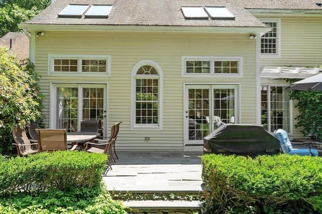 9 Ladyslipper Ln, Acton, MA 01720