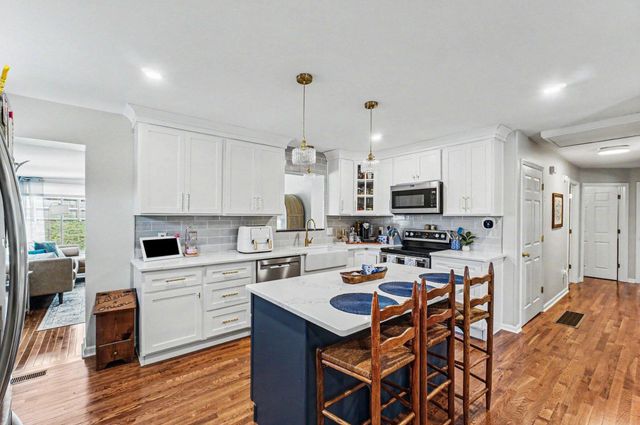 229 Hill N Dell Road, Paris, KY 40361