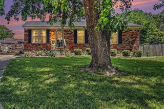 229 Hill N Dell Road, Paris, KY 40361