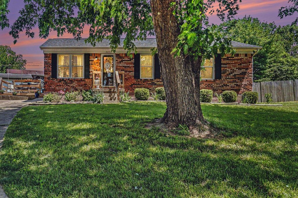 229 Hill N Dell Road, Paris, KY 40361