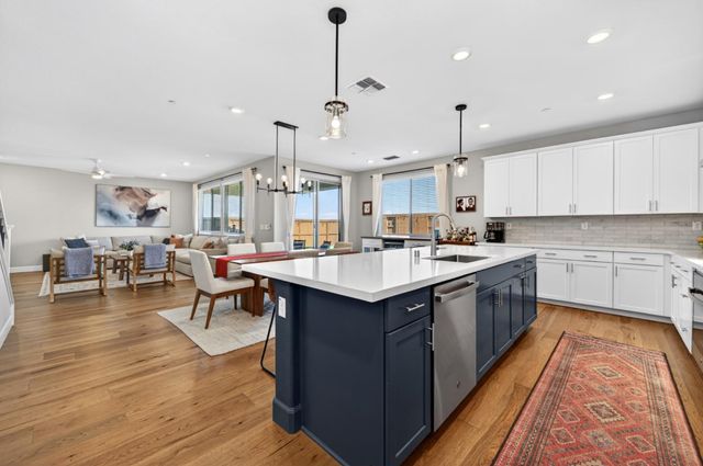 6001 Oberlander Dr, Roseville, CA 95747