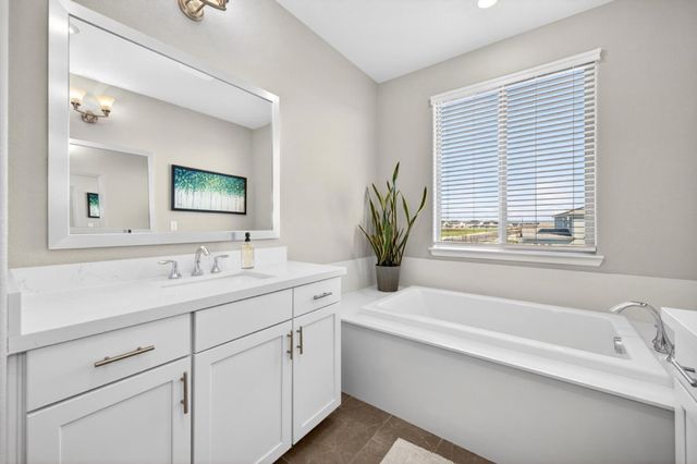 6001 Oberlander Dr, Roseville, CA 95747