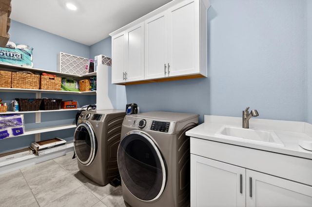 6001 Oberlander Dr, Roseville, CA 95747