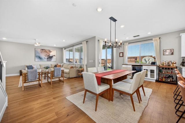 6001 Oberlander Dr, Roseville, CA 95747