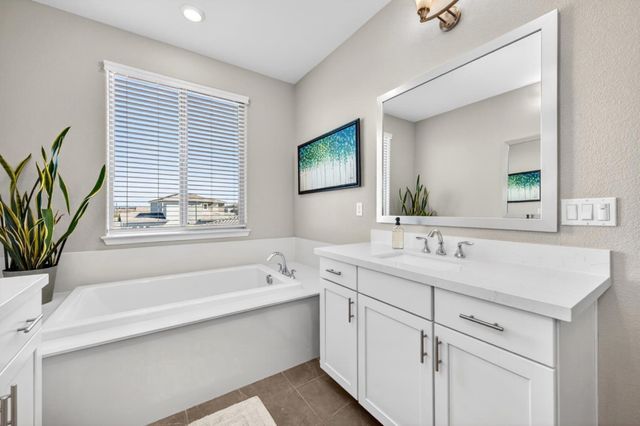 6001 Oberlander Dr, Roseville, CA 95747