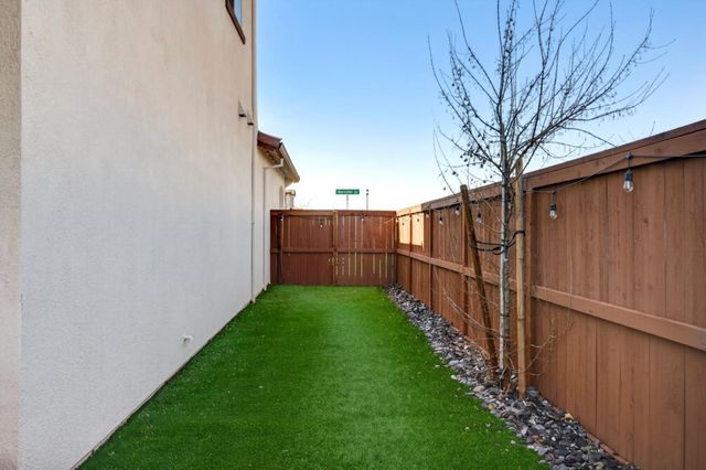 6001 Oberlander Dr, Roseville, CA 95747