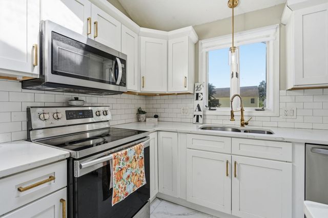 191 Lamont St, Springfield, MA 01119