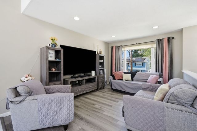 191 Lamont St, Springfield, MA 01119