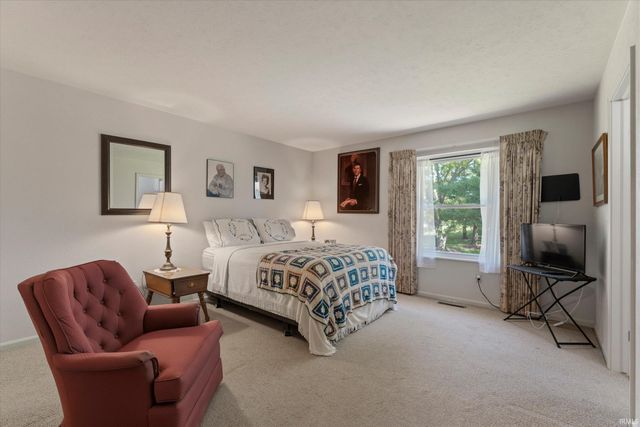 18231 Wagon Lane, South Bend, IN 46637
