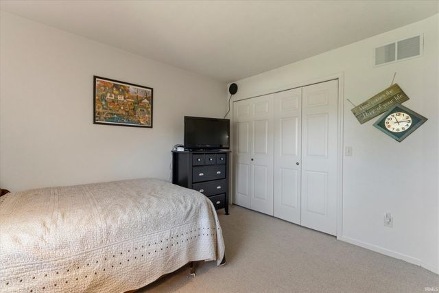 18231 Wagon Lane, South Bend, IN 46637