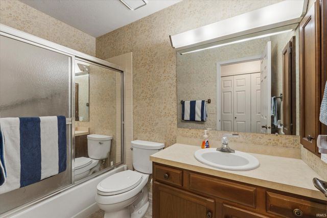 18231 Wagon Lane, South Bend, IN 46637