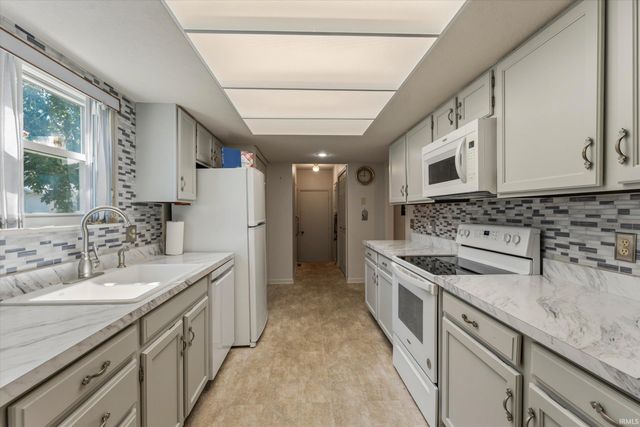 18231 Wagon Lane, South Bend, IN 46637