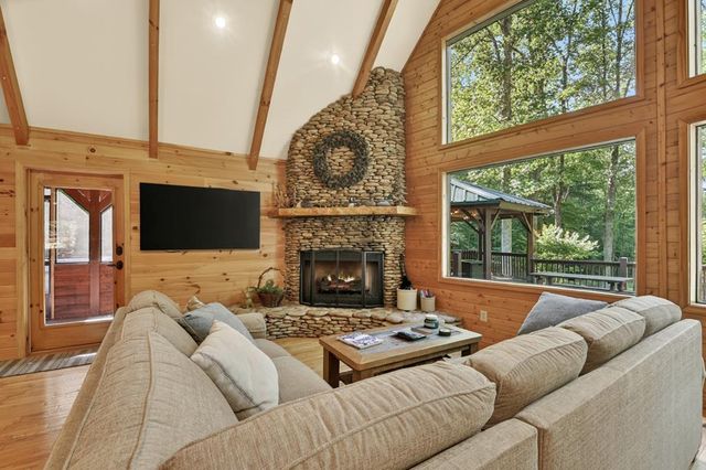 11 Mattie Mitchell Road, Morganton, GA 30560