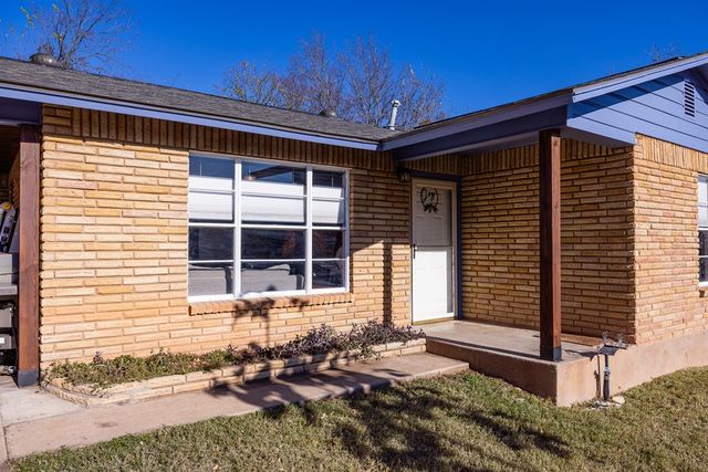 608 Rees St, Kerrville, TX 78028