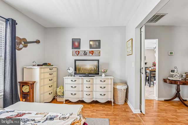 7 GOELLER AVE, Essex, MD 21221