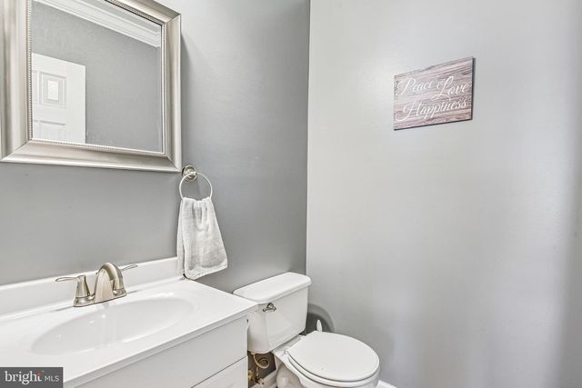 7 GOELLER AVE, Essex, MD 21221
