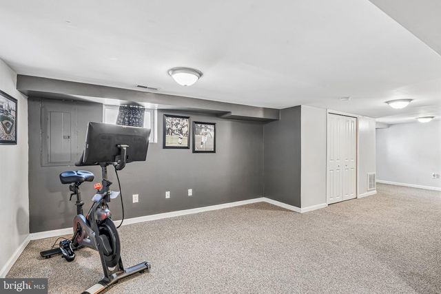 7 GOELLER AVE, Essex, MD 21221