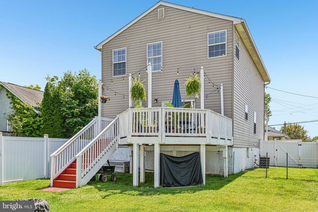 7 GOELLER AVE, Essex, MD 21221