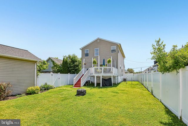 7 GOELLER AVE, Essex, MD 21221