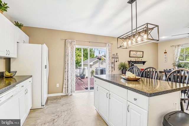 7 GOELLER AVE, Essex, MD 21221