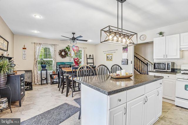 7 GOELLER AVE, Essex, MD 21221