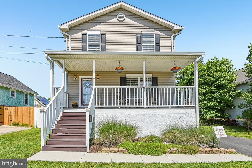 Image 1 of property listing at 7 GOELLER AVE, Essex, MD 21221