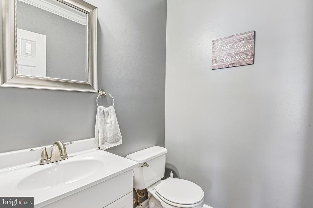 Image 12 of property listing at 7 GOELLER AVE, Essex, MD 21221