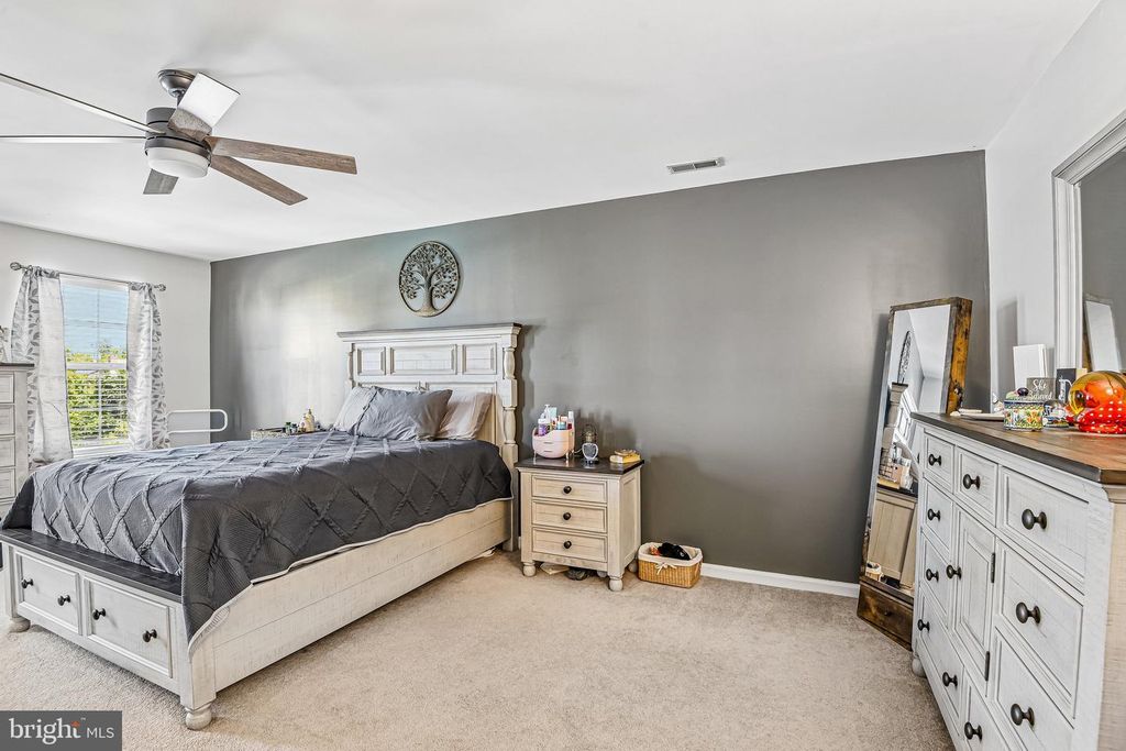 Image 13 of property listing at 7 GOELLER AVE, Essex, MD 21221