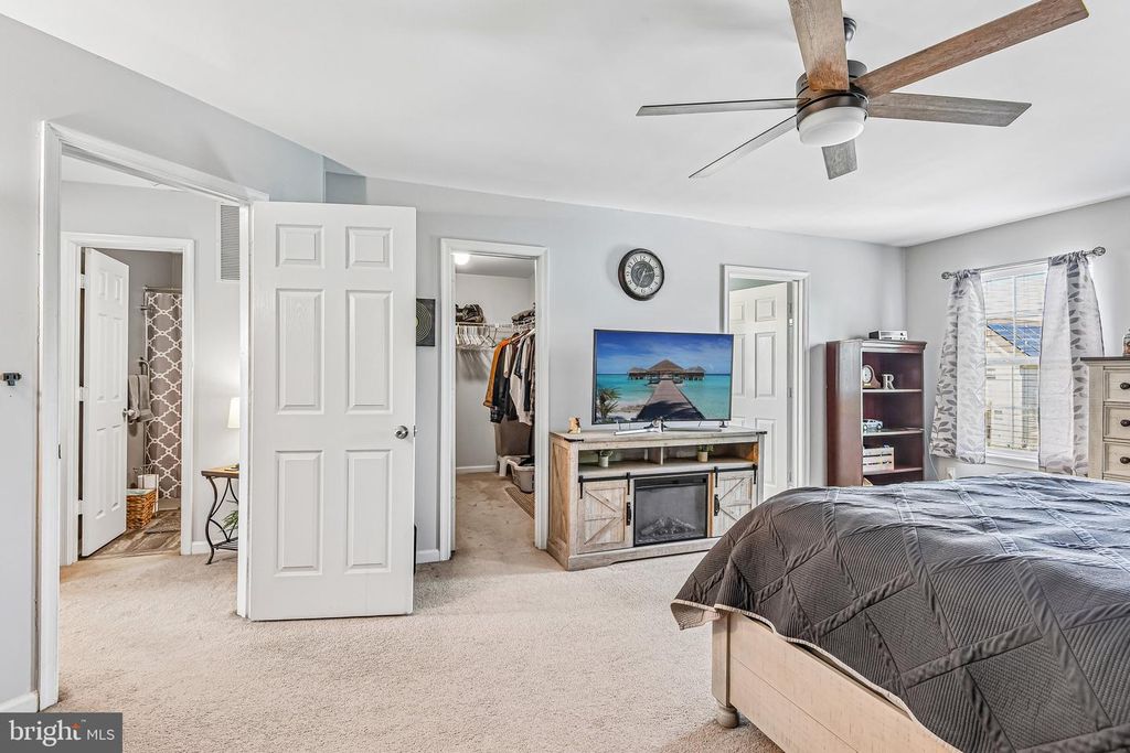 Image 14 of property listing at 7 GOELLER AVE, Essex, MD 21221