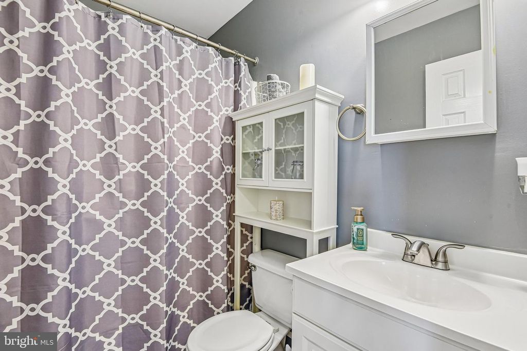 Image 18 of property listing at 7 GOELLER AVE, Essex, MD 21221