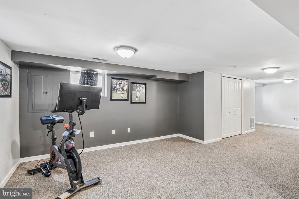 Image 22 of property listing at 7 GOELLER AVE, Essex, MD 21221