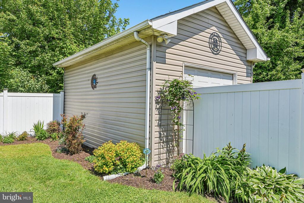 Image 26 of property listing at 7 GOELLER AVE, Essex, MD 21221