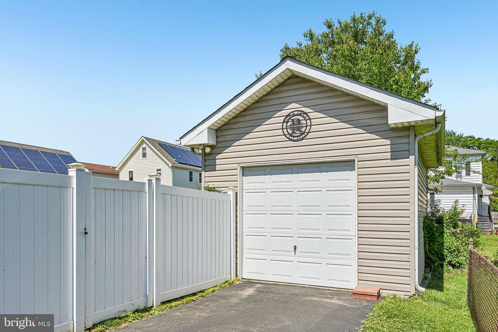 Image 28 of property listing at 7 GOELLER AVE, Essex, MD 21221