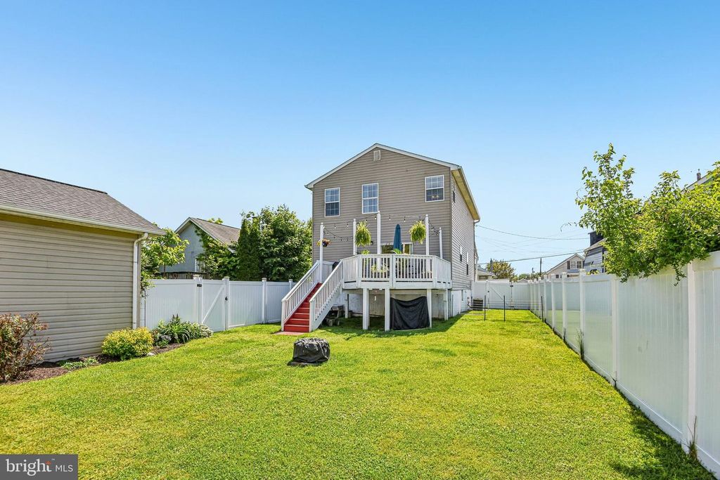 Image 31 of property listing at 7 GOELLER AVE, Essex, MD 21221