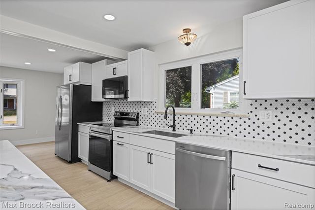 1874 Hopkins Drive, Wixom, MI 48393