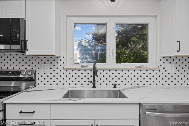 1874 Hopkins Drive, Wixom, MI 48393