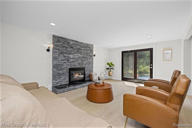 1874 Hopkins Drive, Wixom, MI 48393