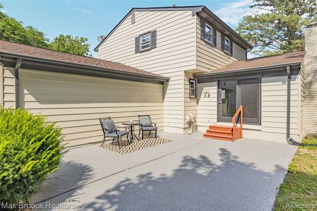 1874 Hopkins Drive, Wixom, MI 48393
