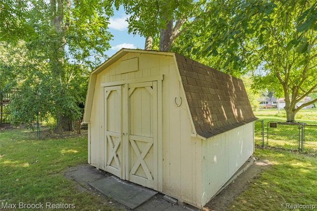 1874 Hopkins Drive, Wixom, MI 48393