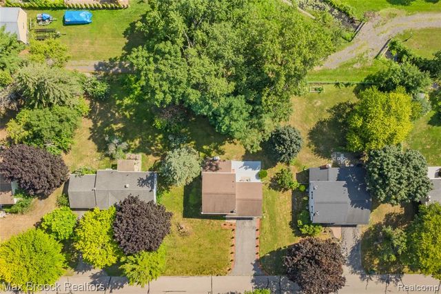 1874 Hopkins Drive, Wixom, MI 48393
