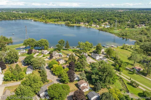 1874 Hopkins Drive, Wixom, MI 48393