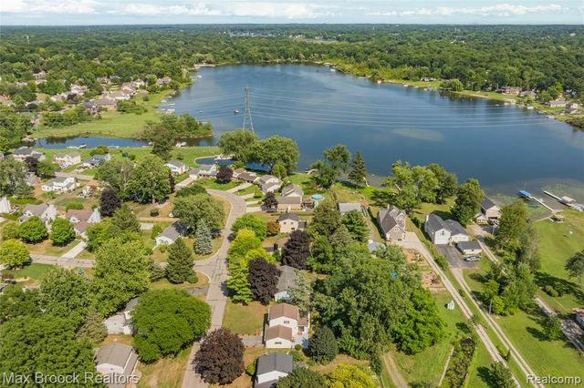 1874 Hopkins Drive, Wixom, MI 48393