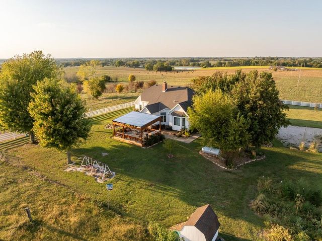 800 NW 950th Road, Blairstown, MO 64726
