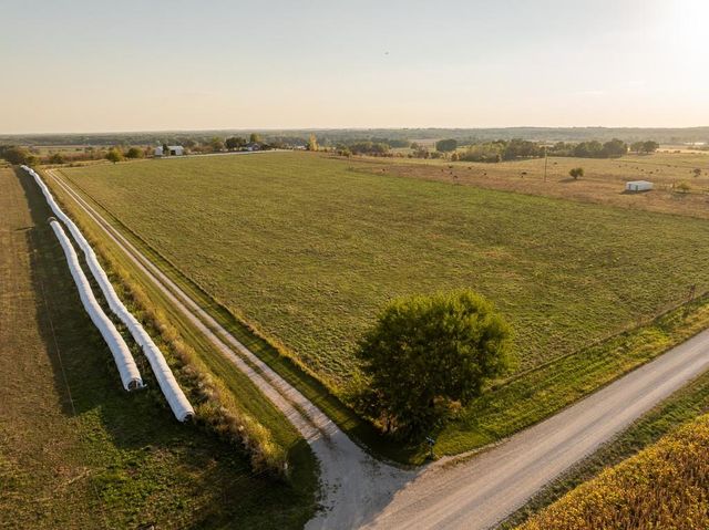 800 NW 950th Road, Blairstown, MO 64726