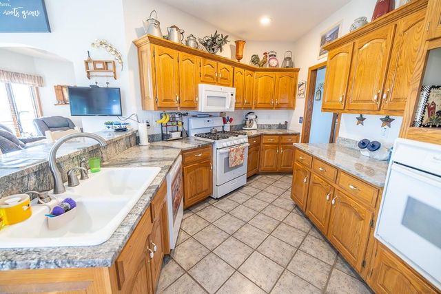 800 NW 950th Road, Blairstown, MO 64726