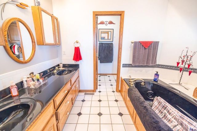 800 NW 950th Road, Blairstown, MO 64726